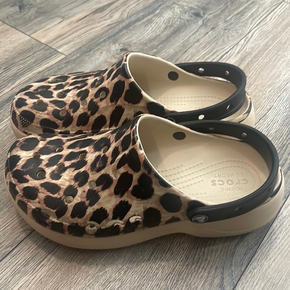 women's crocs - Picture 1 of 3